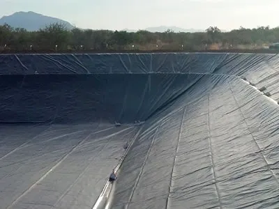 black-geomembrane-liners-aquaculture